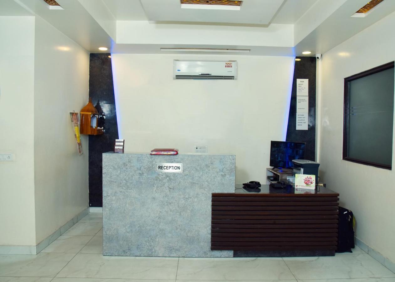 Airport Hotel Classic Park New Delhi Exterior photo