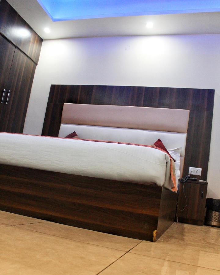 Airport Hotel Classic Park New Delhi Exterior photo