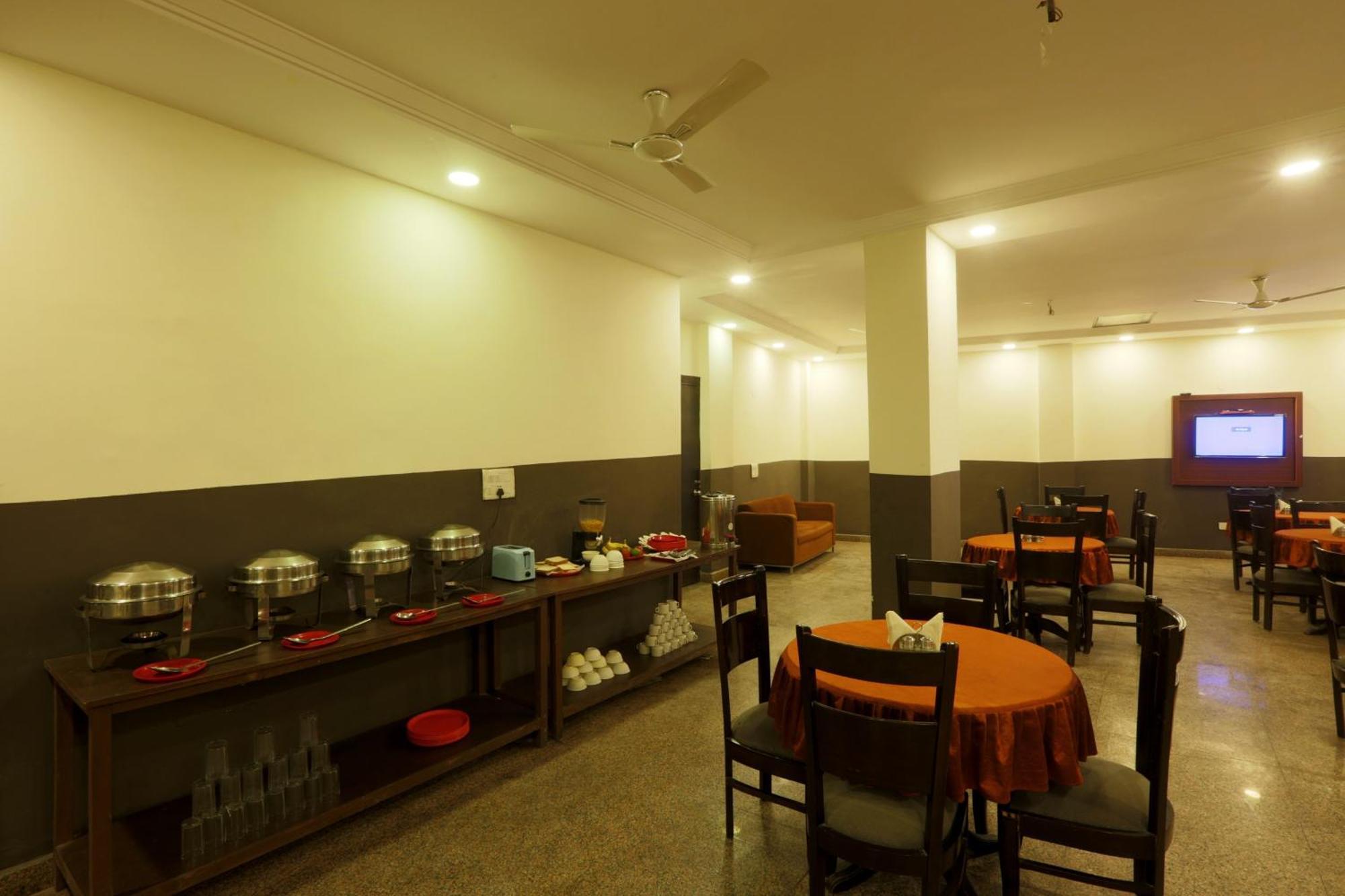 Airport Hotel Classic Park New Delhi Exterior photo